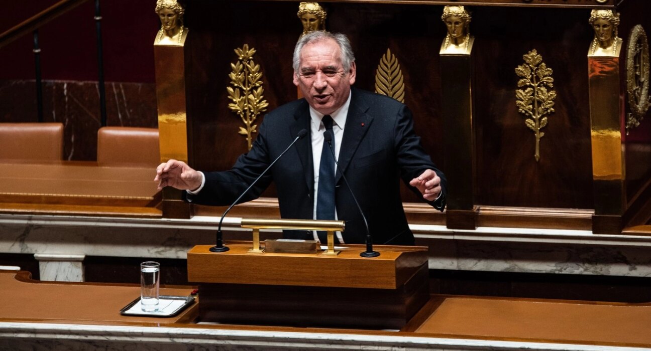 BREAKING – A căzut Guvernul în Franța: criza politică explodează în curtea președintelui Emmanuel Macron