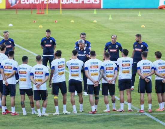 Imagini tari de la antrenamentul României » Ce a făcut Lucescu pe gazon + Cine a fost în tribune