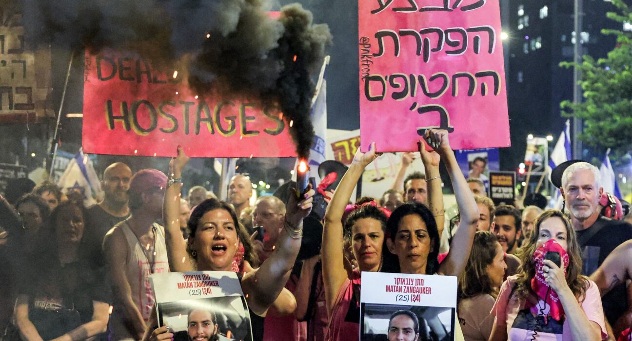 Israelul își apără bombardamentul din Qatar în fața familiilor ostaticilor, spunând că monitorizează „fiecare detaliu, mai ales în lumina evenimentelor din ultimele ore”