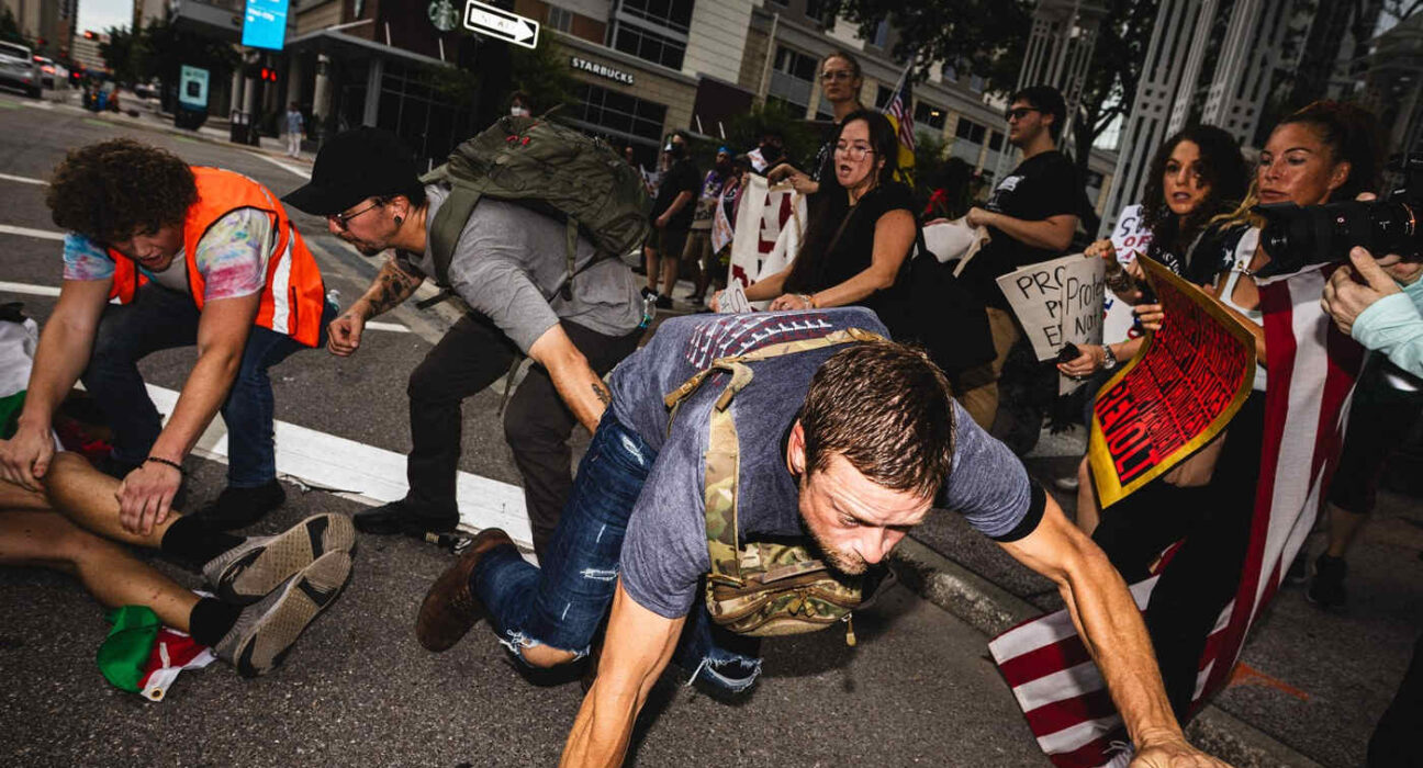 „Este clar, suntem în război”. Temeri pentru ce va urma în SUA după asasinarea activistului MAGA Charlie Kirk