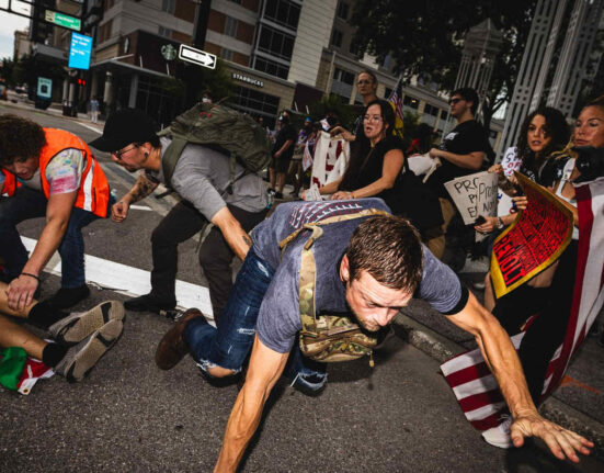 „Este clar, suntem în război”. Temeri pentru ce va urma în SUA după asasinarea activistului MAGA Charlie Kirk