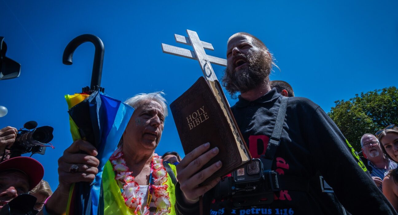 Politicienii din cel puțin 51 de țări au folosit retorica anti-LGBTQ+ în timpul alegerilor / Intensificarea discriminării, mână în mână cu ascensiunea autoritarismului