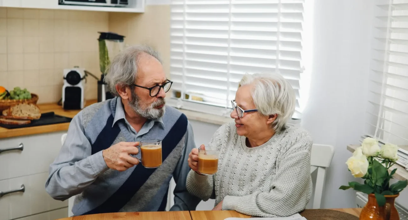 Ora la care este servit micul dejun poate indica starea de sănătate a persoanelor vârstnice