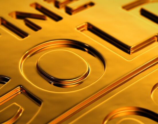 Aurul se scumpește enorm în perioade de recesiune. La ce preț ar putea ajunge la finalul anului