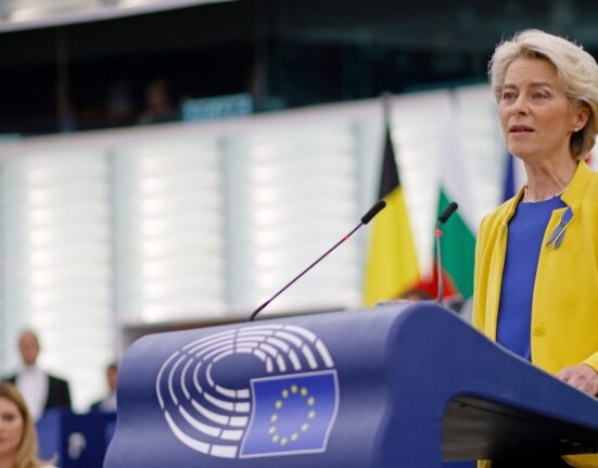 Europa clocotește politic. Comisia Europeană, amenințată cu moțiuni din ambele extreme. AUR a deschis cutia pandorei