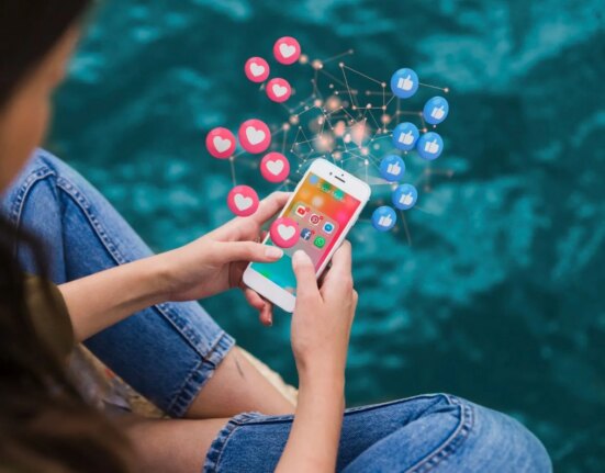 Cum să-ți protejezi mintea de conținutul toxic din social media: măsuri simple pentru a-ți păstra echilibrul mental