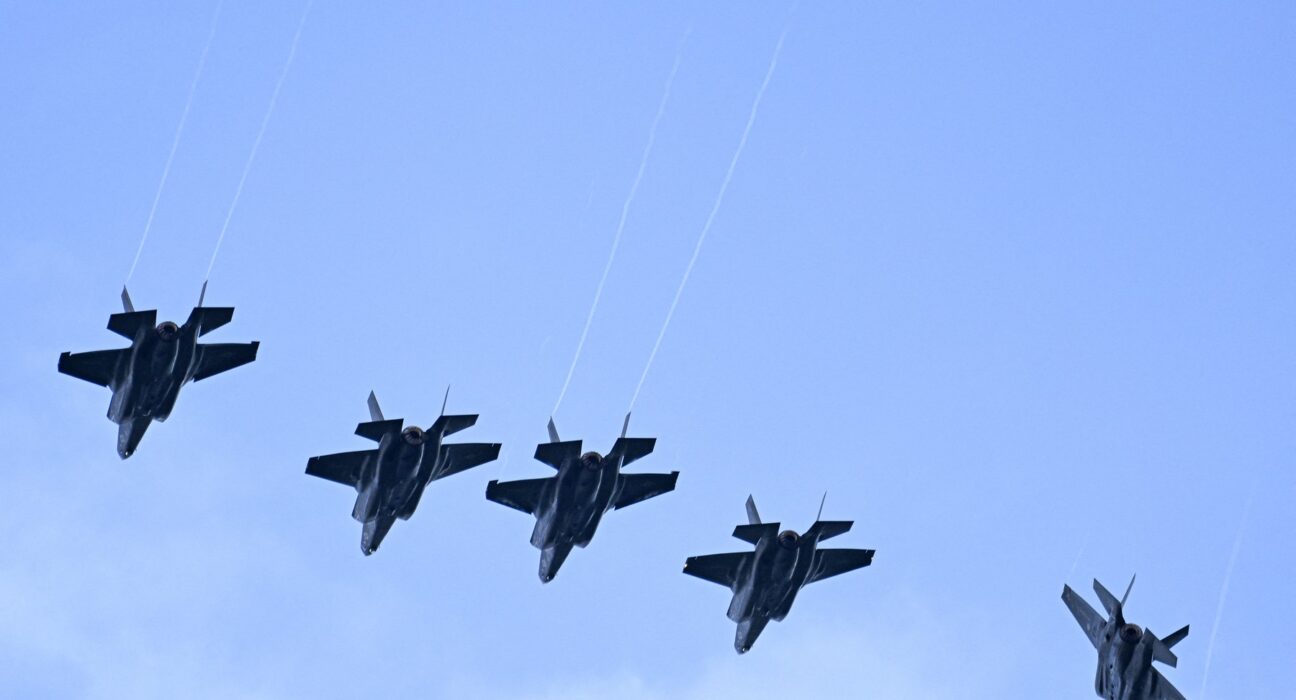 VIDEO „Al doilea atac kinetic” al armatei americane. Trump publică imagini cu bombardamentul, după o mare desfășurare de avioane invizibile F-35