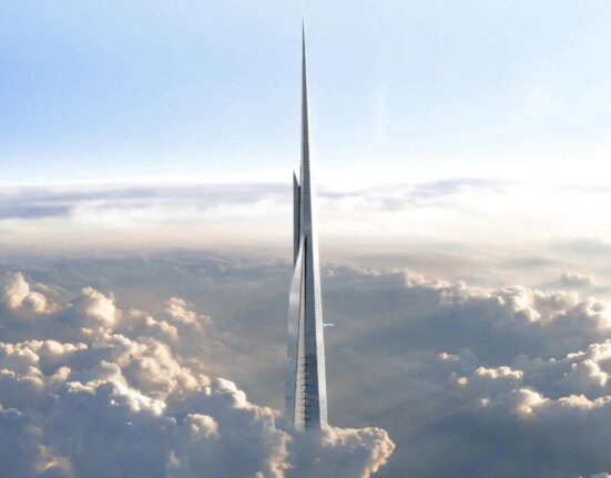 O structură gigantică, cât înălțimea a trei Turnuri Eiffel suprapuse, se înalță pe malul Mării Roșii: ce se știe până acum despre proiectul care uimește planeta