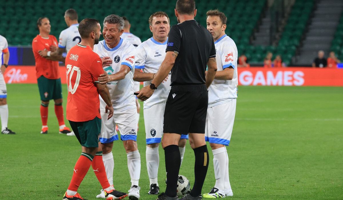 Coloși la tot pasul: Legends Charity Game, spectacol pentru o cauză nobilă! Gică Hagi, un sfert de oră pe teren