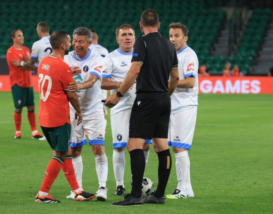 Coloși la tot pasul: Legends Charity Game, spectacol pentru o cauză nobilă! Gică Hagi, un sfert de oră pe teren