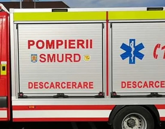 UPDATE Accident grav la ieșirea din Sibiu: pompierii intervin pentru descarcerarea unei persoane