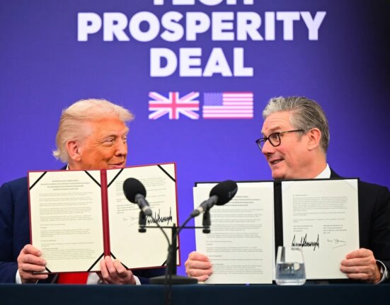 VIDEO Marea Britanie dă o lovitură de proporții: Acord cu Donald Trump pentru investiții istorice din partea SUA