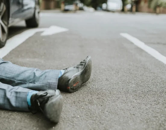 Moarte pe contrasens: beată și fără permis, o șoferiță a ucis un bărbat și a fugit de poliție