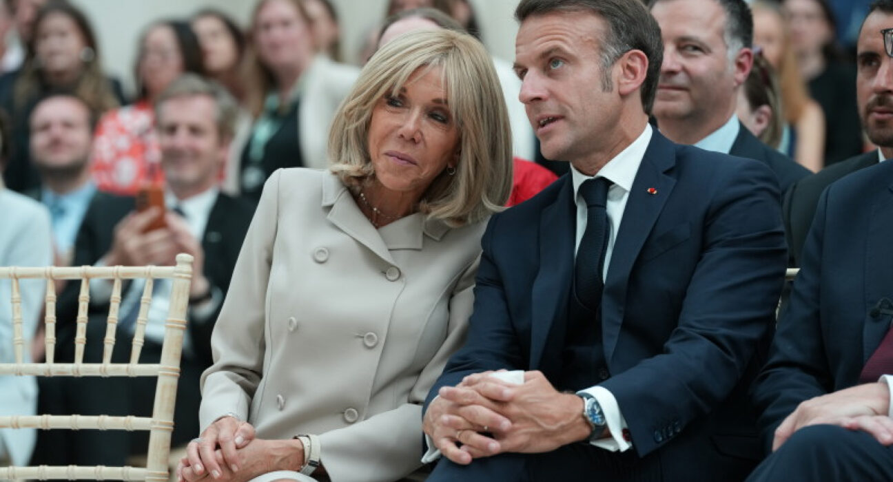 Macron și soția sa vor depune dovezi științifice pentru a demonstra că Brigitte nu s-a născut bărbat
