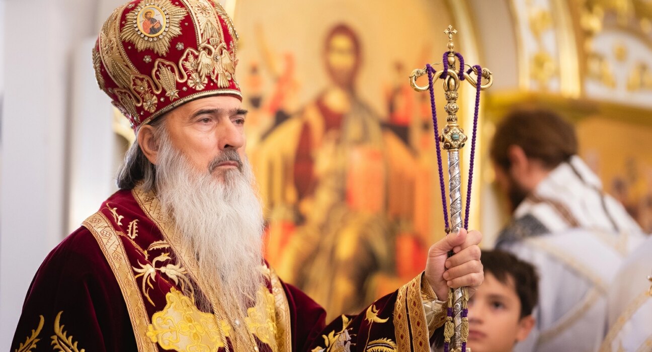 Academicianul Mircea Dumitru, vicepreședinte al Academiei Române, conferențiază la Mănăstirea Văcăreștii Noi, alături de ÎPS Teodosie