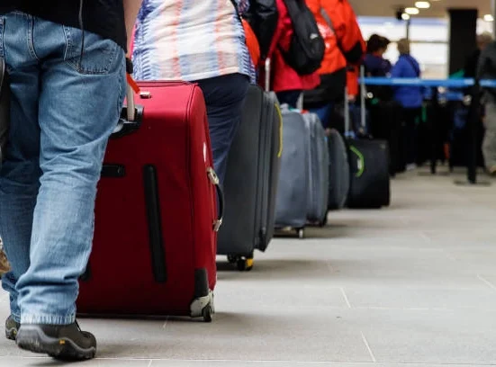 Criză pe aeroporturile din Europa: Întârzieri și zboruri anulate din cauza unui atac cibernetic