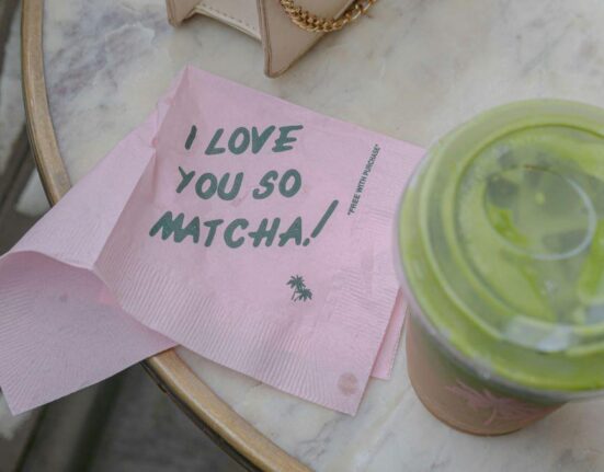 Ceaiul Matcha: Beneficii, mod de preparare și riscuri