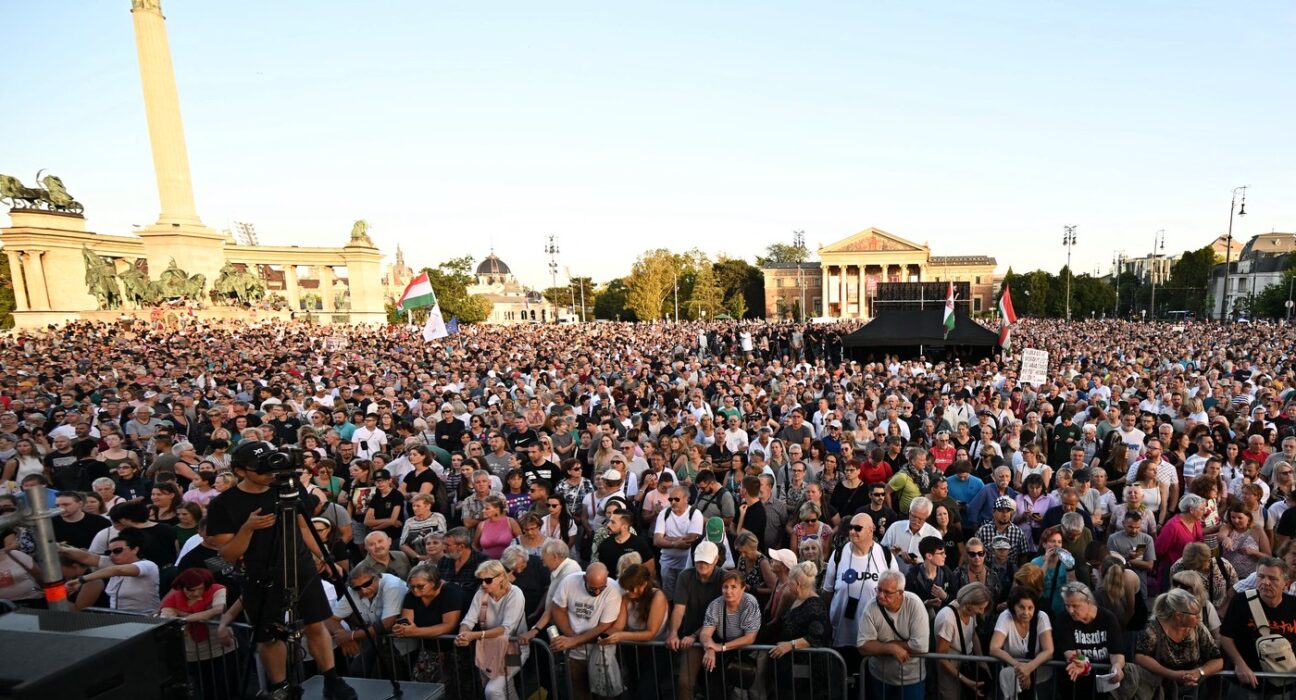 VIDEO Zeci de mii de persoane au protestat împotriva lui Viktor Orban la Budapesta