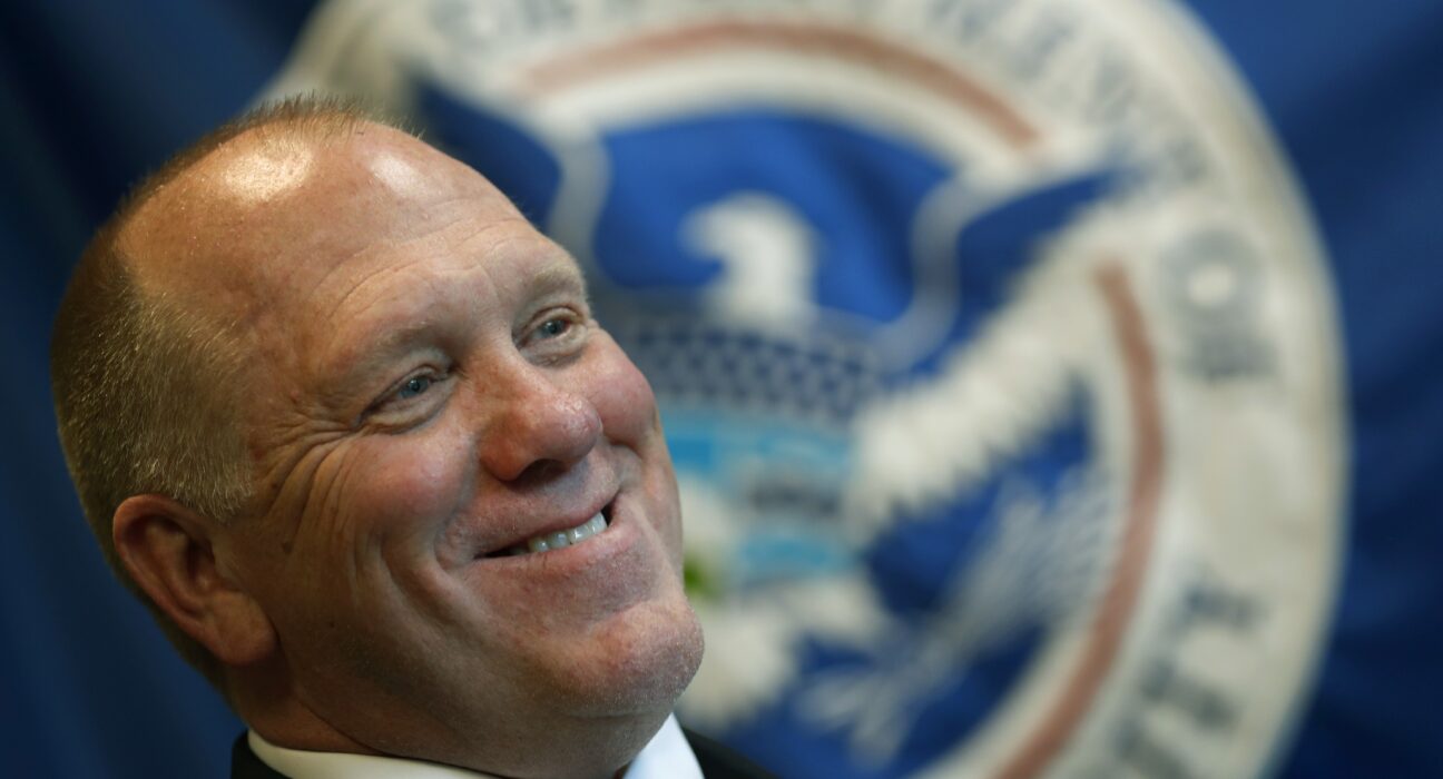 „Țarul frontierelor” lui Trump, acuzat că a primit mită de 50.000 de dolari într-o anchetă secretă a Departamentului de Justiție