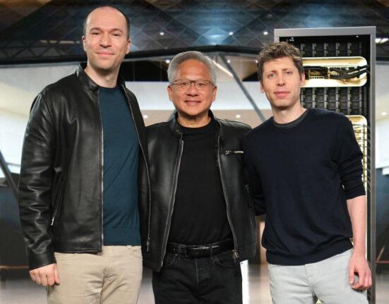 Doi giganți tech au anunțat investiții de 100 miliarde dolari într-un proiect de infrastructură pentru inteligență artificială