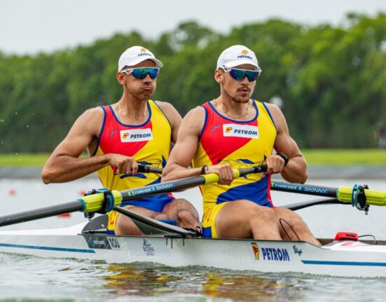 Bărcile României de dublu rame, calificate în finale la Campionatele Mondiale de canotaj, după ce au dominat penultimul act