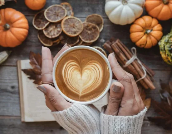 Pumpkin Spice Latte și biscuiți cu scorțișoară: Descoperă combinația perfectă de toamnă