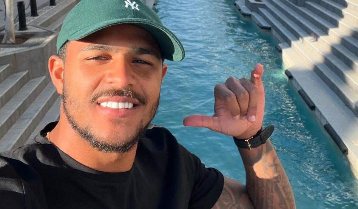 Brazilianul de la FC Argeș a ajuns idol în orașul natal! A fost pictat pe o clădire