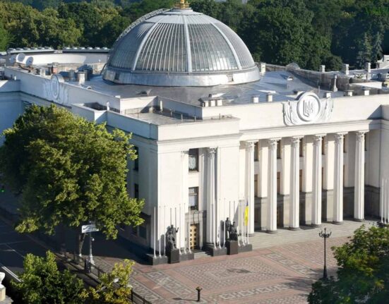 Ucraina se confruntă cu probleme militare, politice și economice tot mai grave