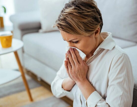 A început sezonul virozelor! Cum recunoști dacă e gripă sau Covid-19 și avertismentul medicilor pentru sezonul rece