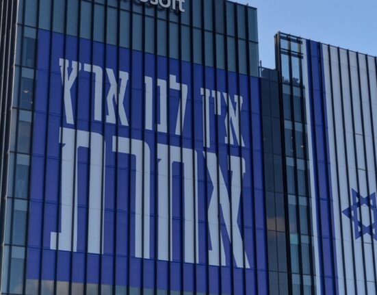 Microsoft a blocat unele servicii pentru armata israeliană în urma unei anchete jurnalistice privind supravegherea în masă a palestinienilor