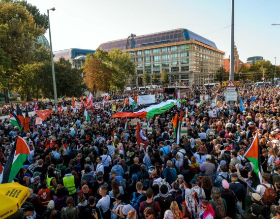 VIDEO Manifestație de amploare la Berlin în care s-a cerut oprirea genocidului din Gaza