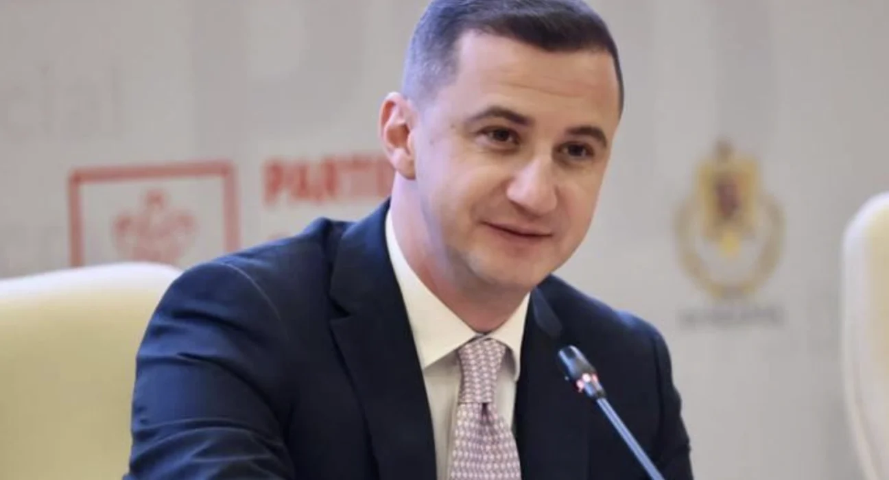 Scandal între USR și PSD din cauza cărții unui deputat AUR: Este o insultă