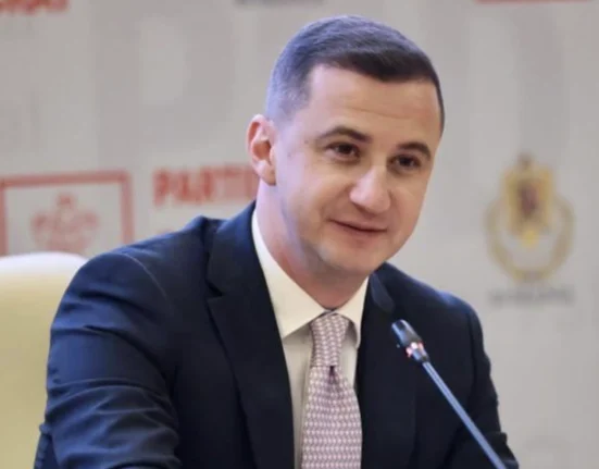 Scandal între USR și PSD din cauza cărții unui deputat AUR: Este o insultă