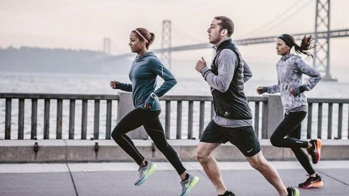 De ce hainele sport all season cuceresc tot mai mulți pasionați de mișcare?