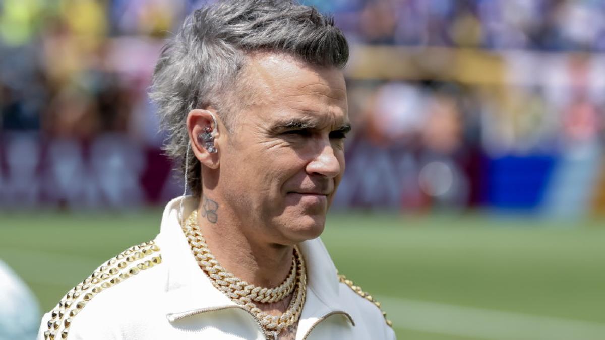 „Robbie Williams îi prinde pe corupți”. Doi funcționari bulgari demiși și reținuți după ce au cerut mită de la echipa artistului