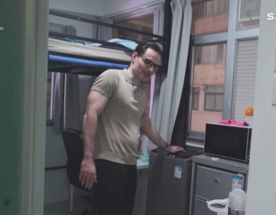 Proiectează vile de 700 mp, dar trăiește într-o cutie de chibrituri: 1.000 de euro pentru 10 mp în Hong Kong