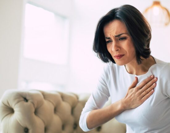 Jumătate dintre atacurile de cord la femeile tinere nu sunt cauzate de arterele blocate. Cauze ascunse: stresul și anemia, printre vinovați
