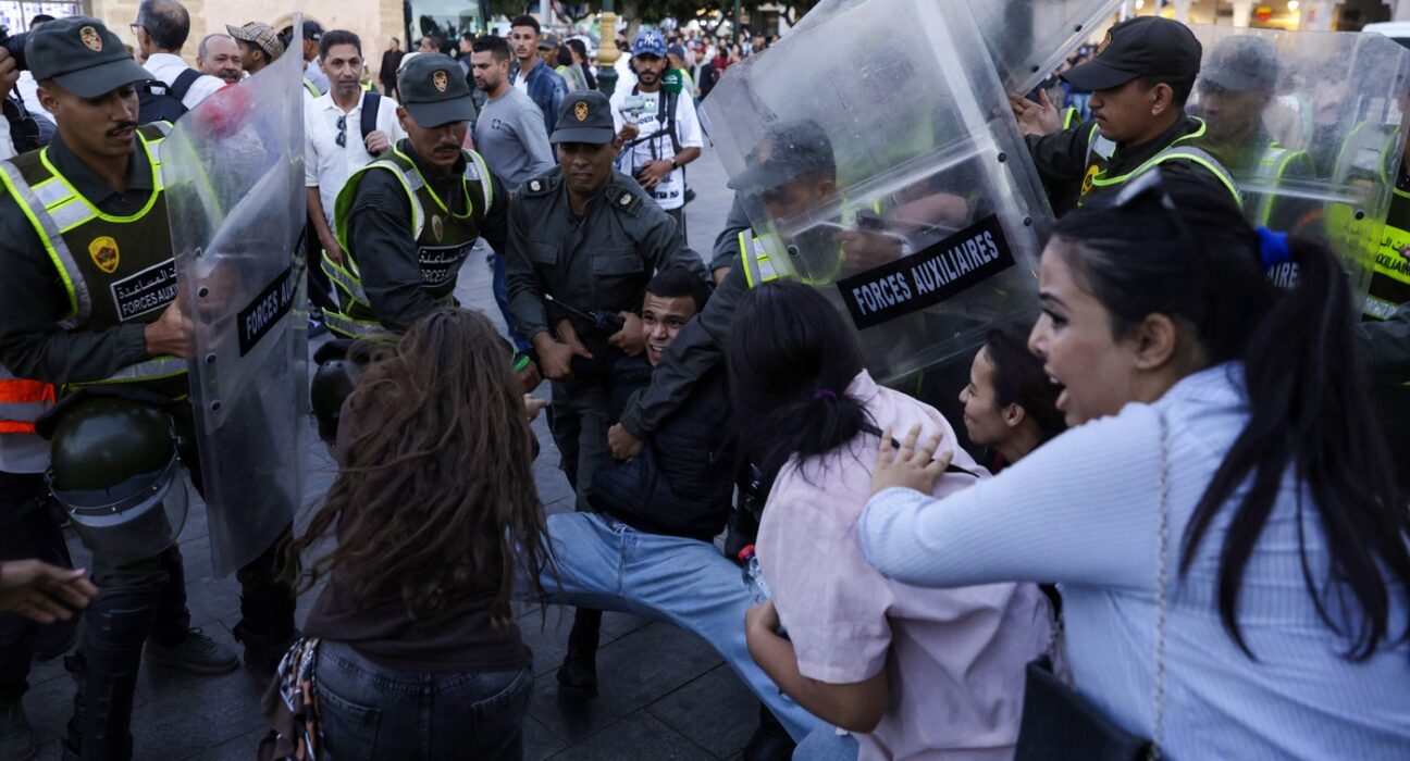 VIDEO Proteste de amploare în Maroc. Poliția a făcut sute de arestări/ Cupa Mondială la fotbal, printre cauzele revoltei