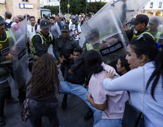 VIDEO Proteste de amploare în Maroc. Poliția a făcut sute de arestări/ Cupa Mondială la fotbal, printre cauzele revoltei