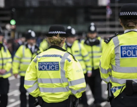 L-au identificat! Poliţia britanică anunţă cine este atacatorul de la sinagoga din Manchester