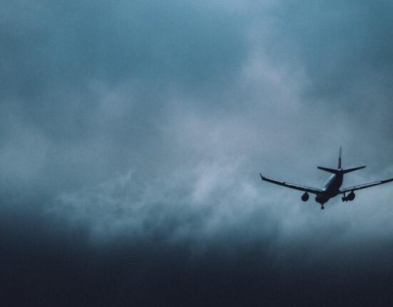 Avioanele de la Salonic și Londra nu au putut ateriza pe Otopeni din cauza furtunii. Unde au fost direcționate