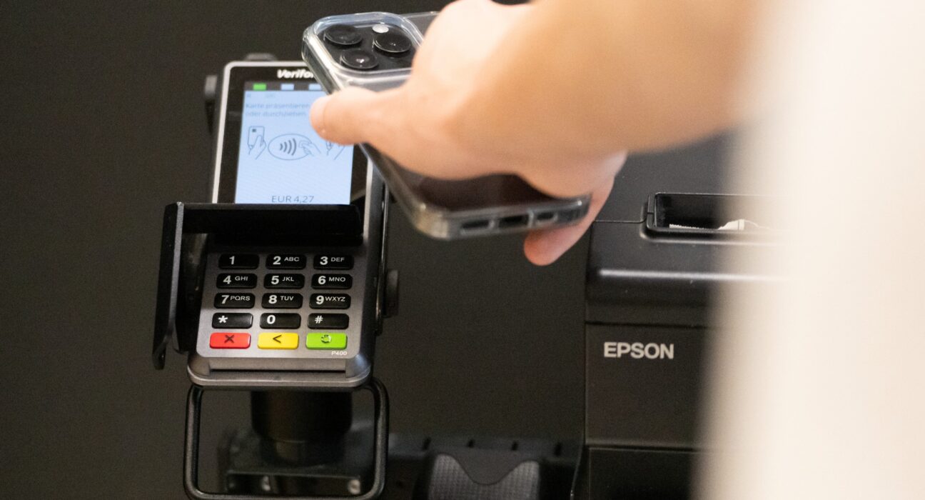 După ce a visat la o societate fără numerar, Suedia face pregătiri urgente pentru scenariul căderii sistemelor de plăți electronice