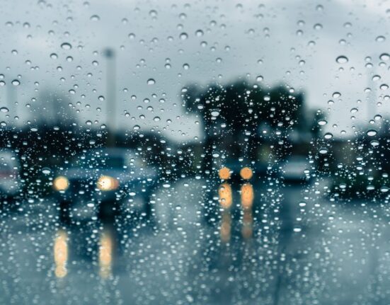 Vremea se mai încălzește după episodul de vreme extremă, dar nu scăpăm de ploi, spun meteorologii