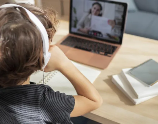 Maturitatea digitală la 16 ani. Interzis pentru minori pe rețele! Premieră în România