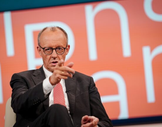 „Nu ne vom lăsa intimidaţi”. Merz îl acuză pe Putin că duce un război hibrid împotriva Germaniei