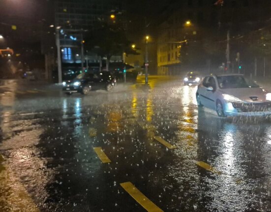 Alertă maximă la Primăria Capitalei: Apa Nova monitorizează nivelul apei în colectoarele principale