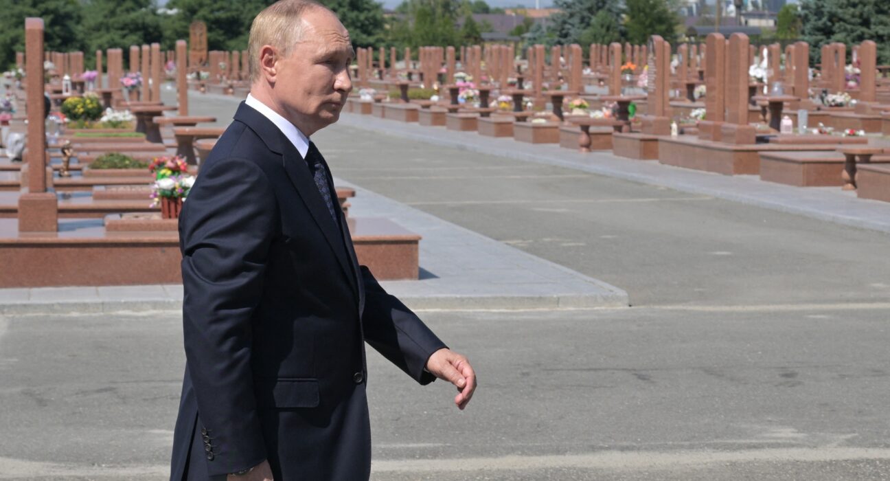 Un oraș din Rusia a decretat doliu pentru soldații uciși în război chiar de ziua de naștere a lui Vladimir Putin