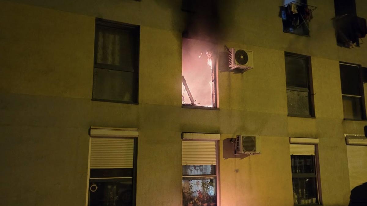 Incendiu de la o țigară, într-un bloc din Timișoara. 80 de persoane au fost evacuate