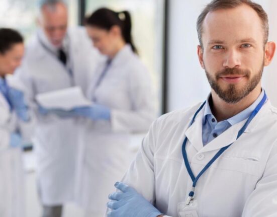 Reguli noi pentru clinici și spitale. Adio, reclame cu „cei mai buni medici”!