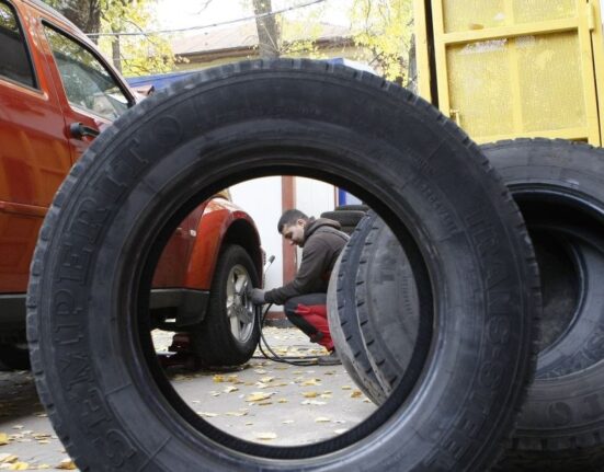 Când devin obligatorii cauciucurile de iarnă în 2025. Care sunt prețurile